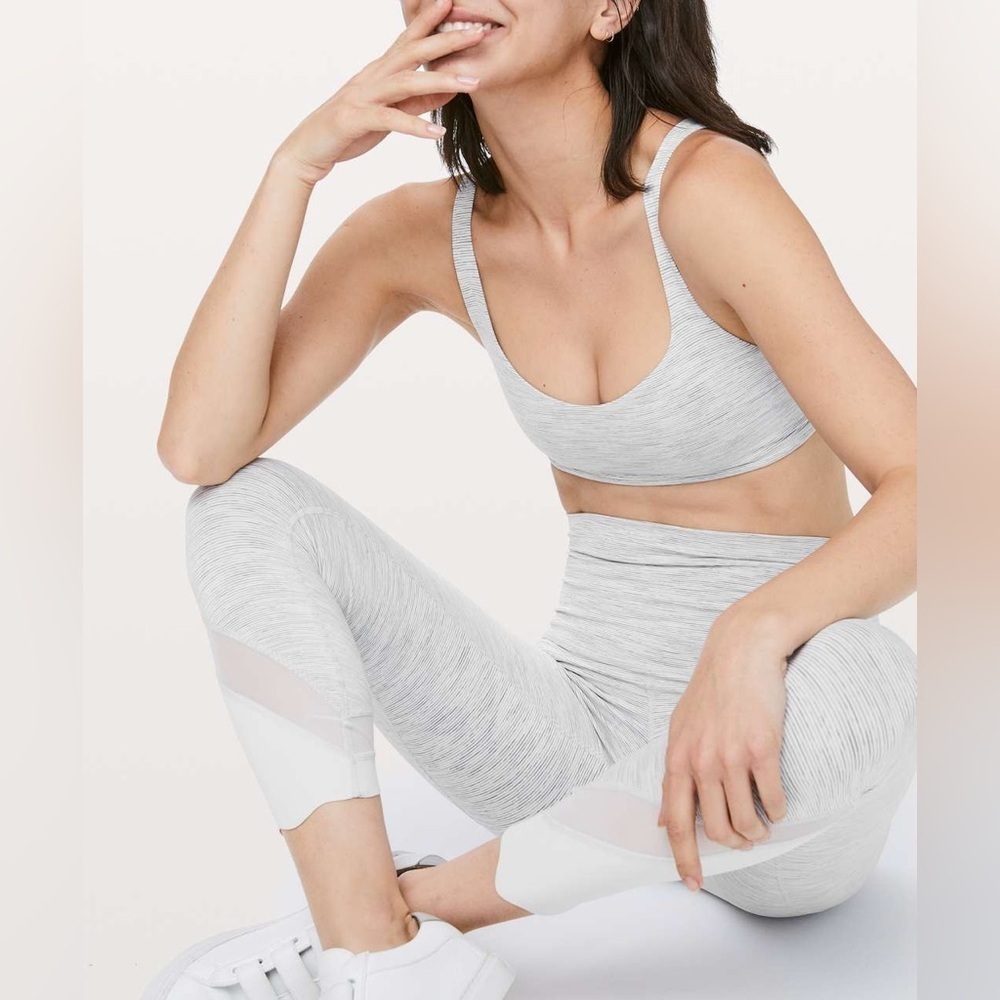 double logo Lululemon Wunder Under Crop II Scallop Luxtreme size 8